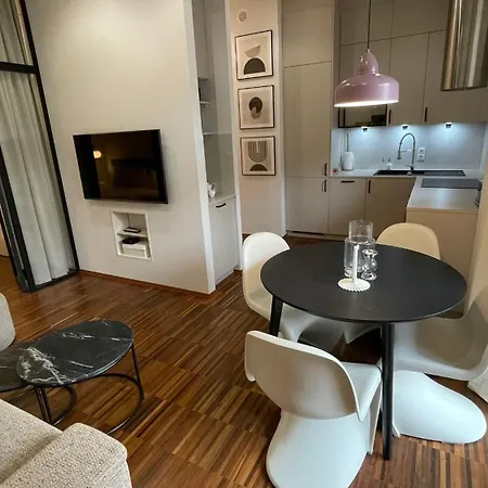 דירה Elegancki Od Dziedzinca, 60m2, Parking, Rynek 700 M *