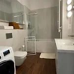 Apartment Elegancki Od Dziedzinca, 60m2, Parking, Rynek 700 M